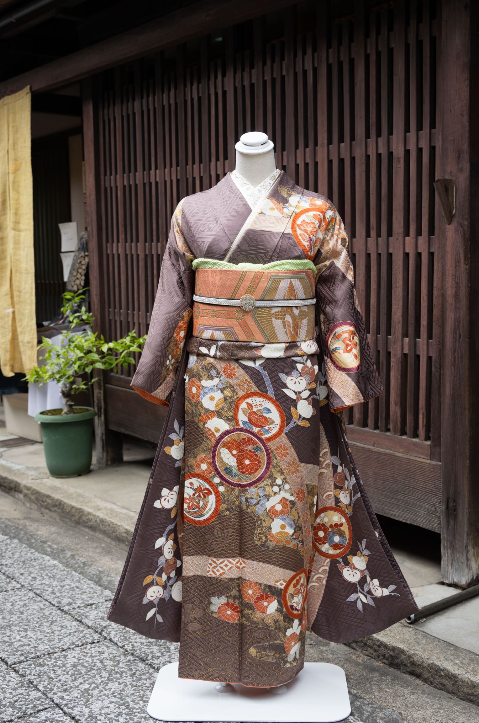 熨斗目に花丸紋｜京都の成人式振袖・卒業式袴レンタル シュハリスキョウト