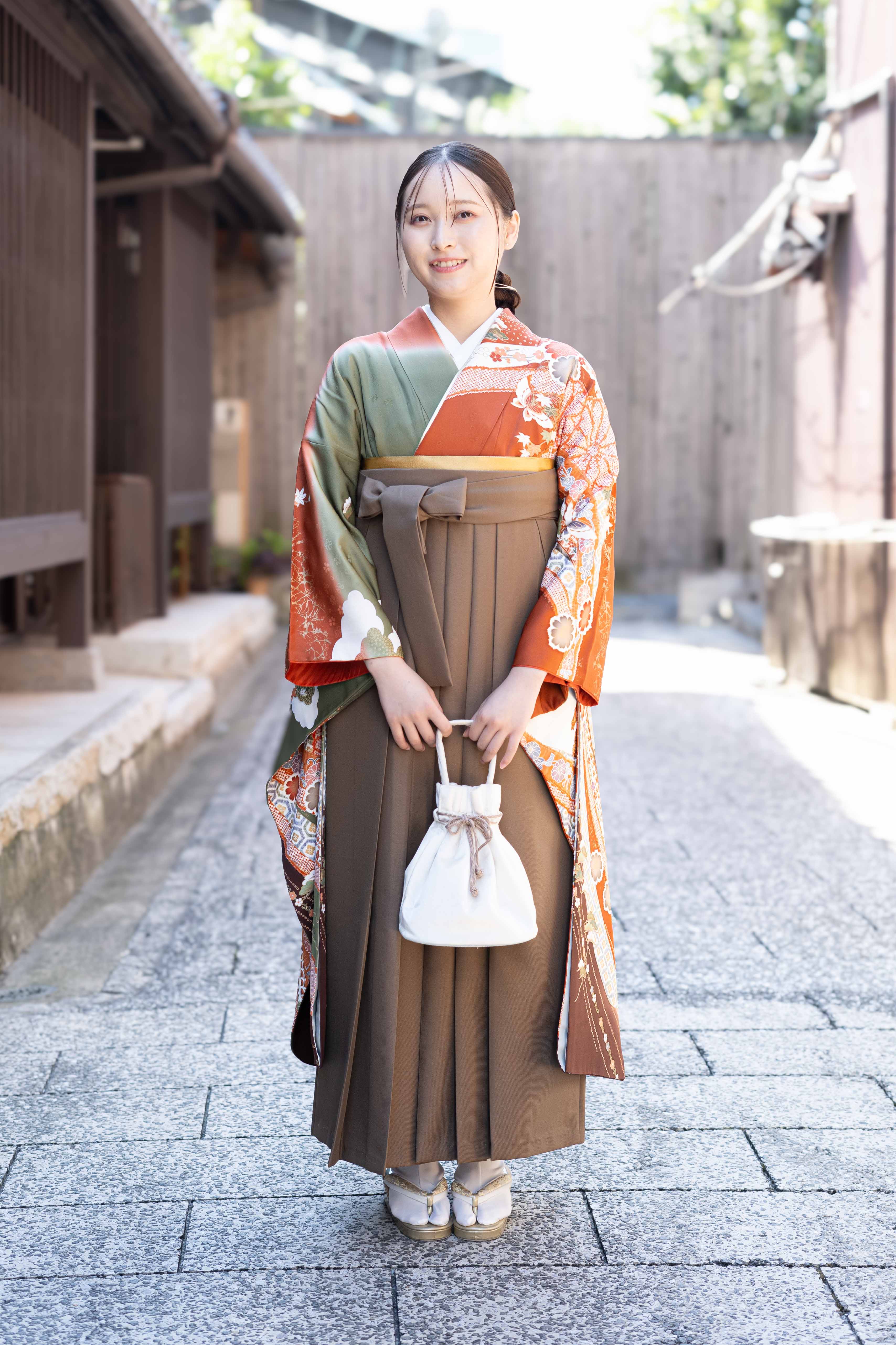 12.OB-Ashbrown<br><font size ="1">※写真は組み合わせイメージです。レンタル内容は袴のみとなり、モデル着用の着物・帯・小物などは含まれません。</font>