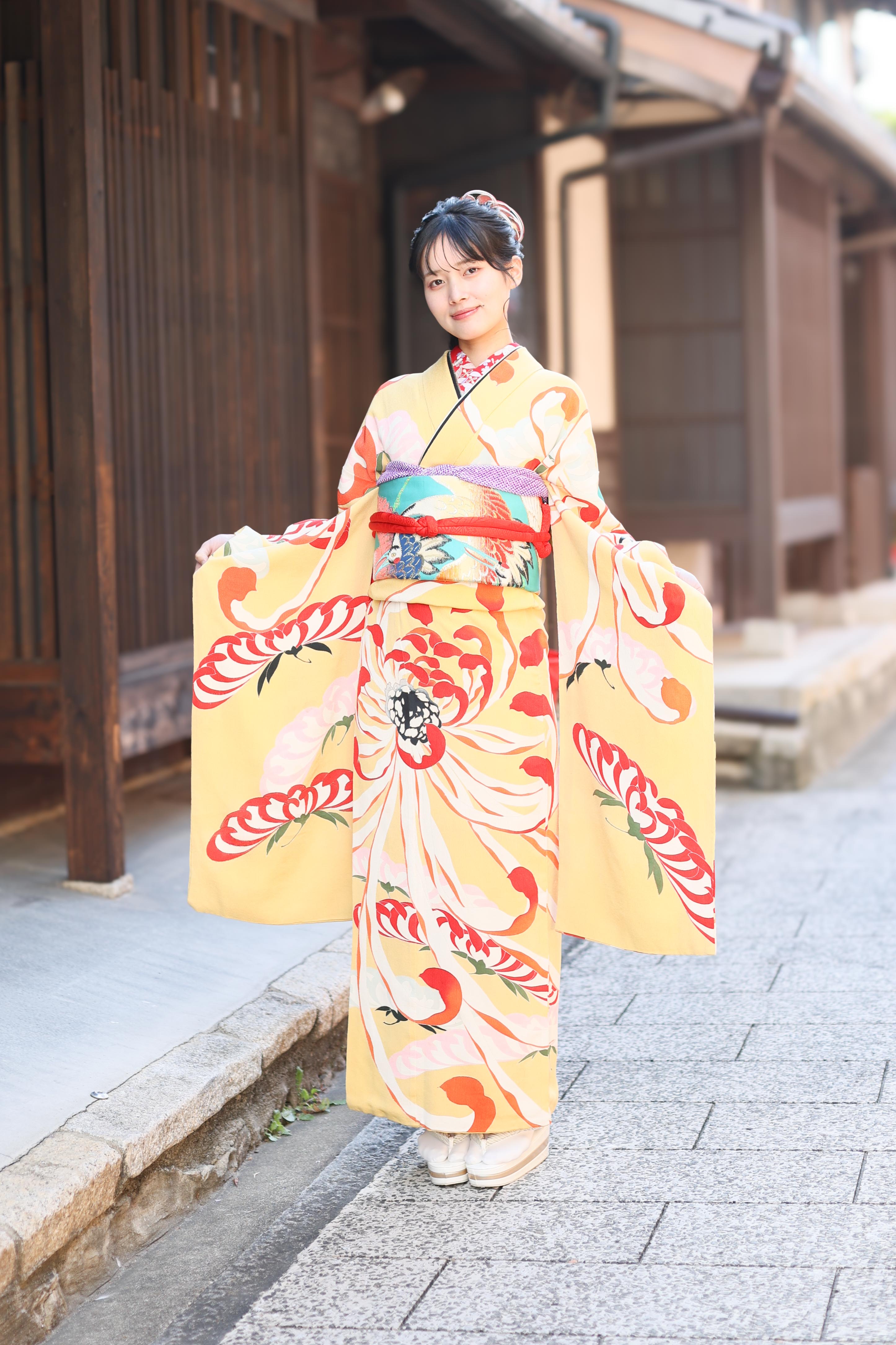 梔子色に乱菊