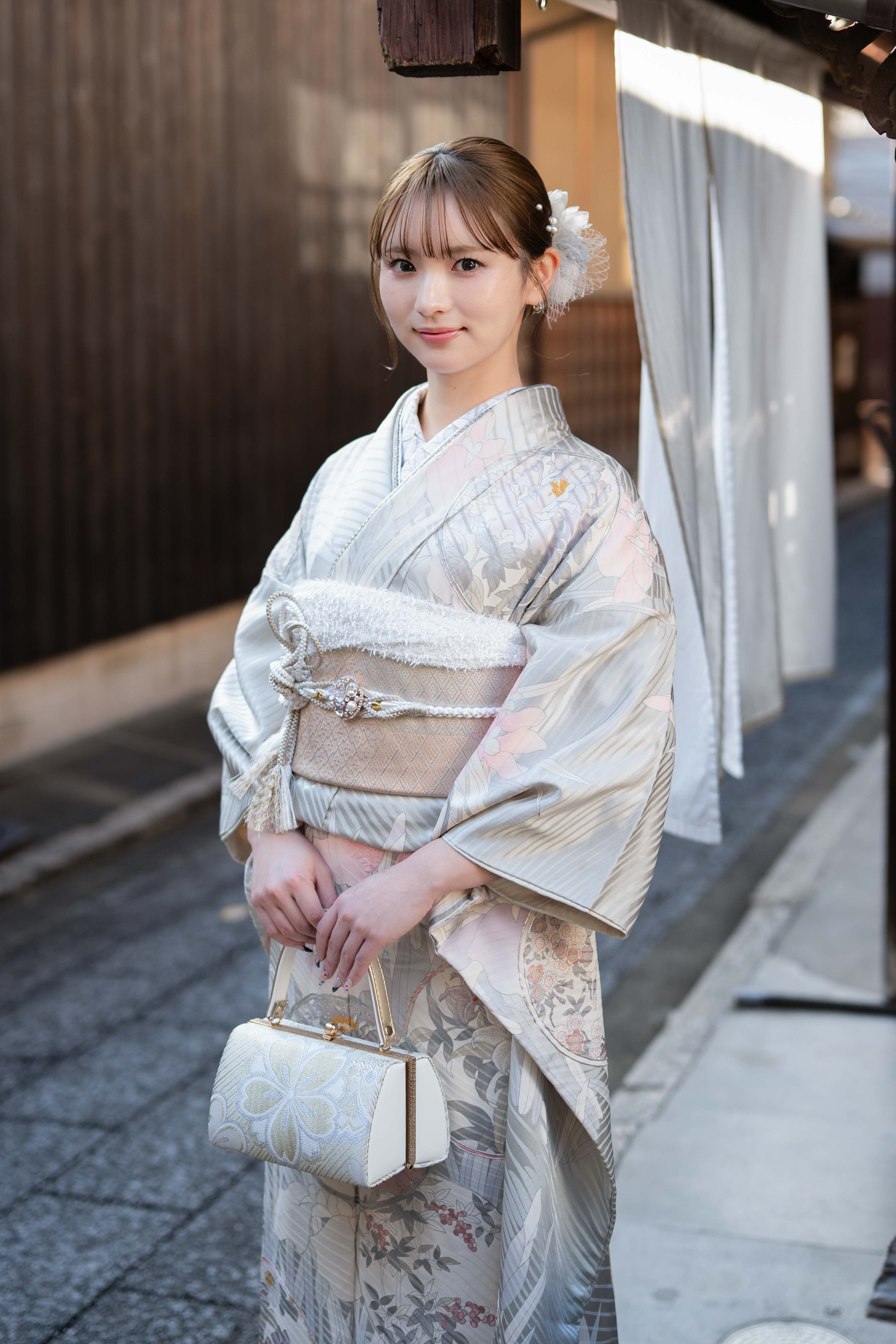 白銅に菖蒲と花丸紋