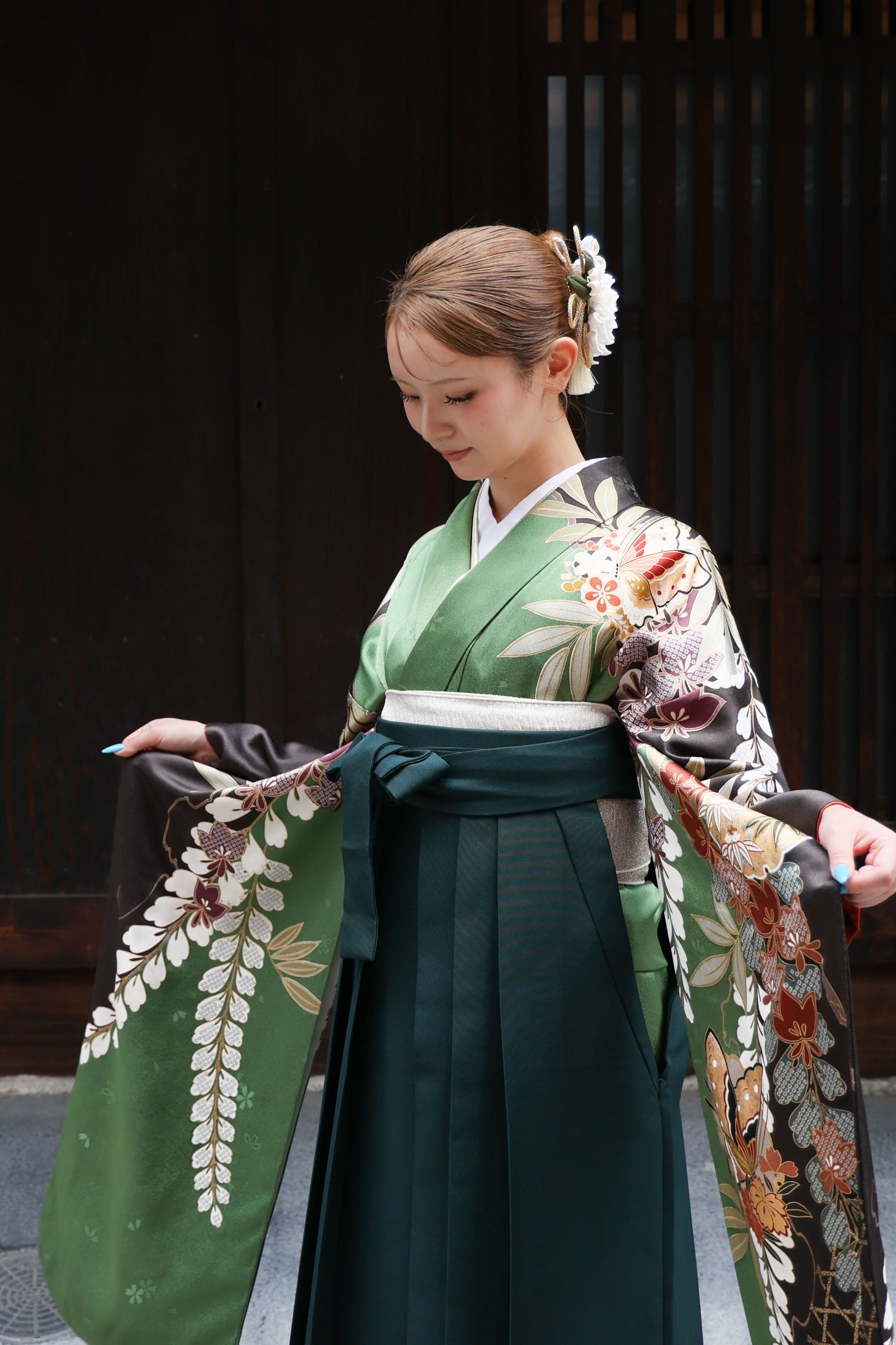 6.KJ-Green<br><font size ="1">※写真は組み合わせイメージです。レンタル内容は袴のみとなり、モデル着用の着物・帯・小物などは含まれません。</font>