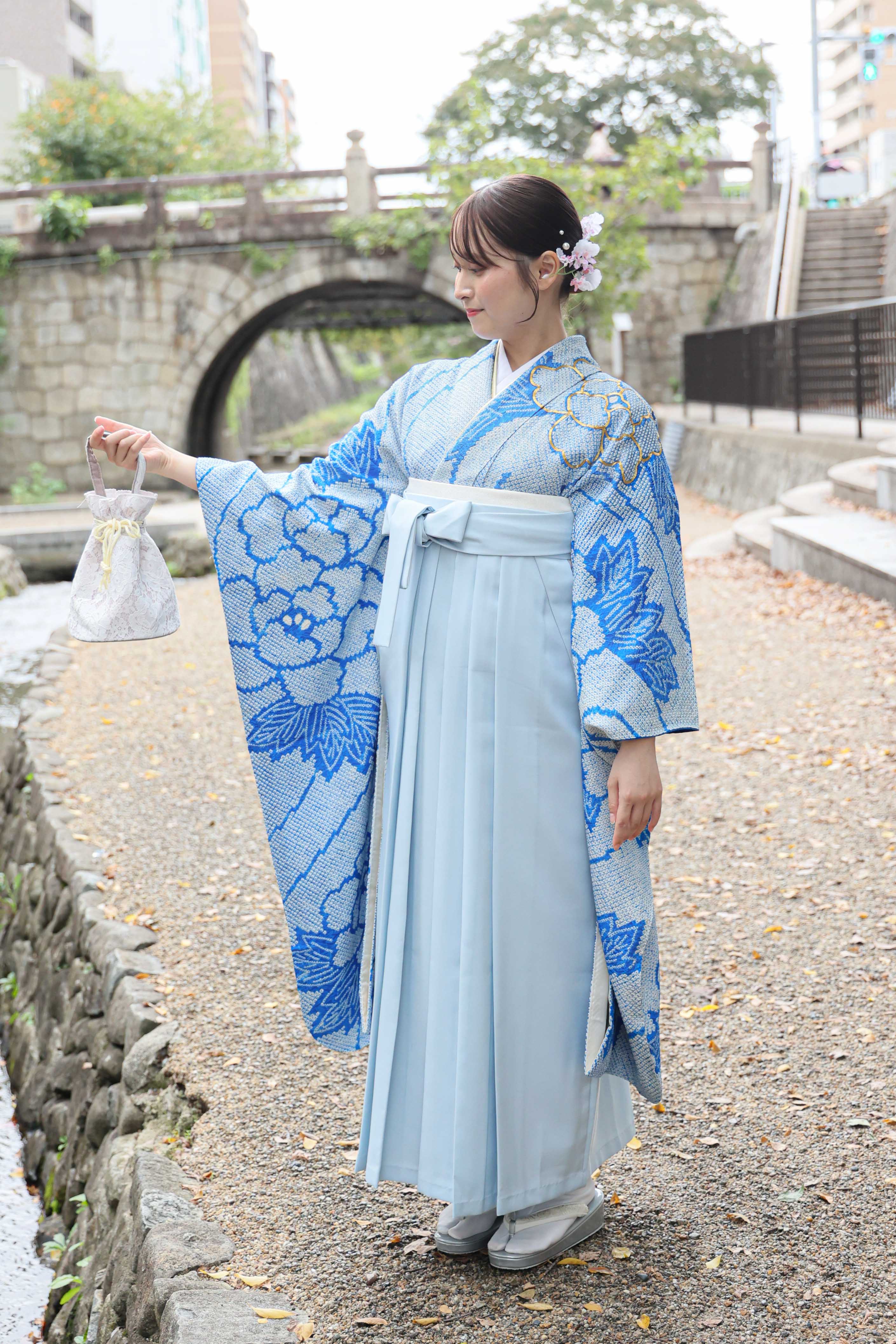 22.OB-LightBlue<br><font size ="1">※写真は組み合わせイメージです。レンタル内容は袴のみとなり、モデル着用の着物・帯・小物などは含まれません。</font>