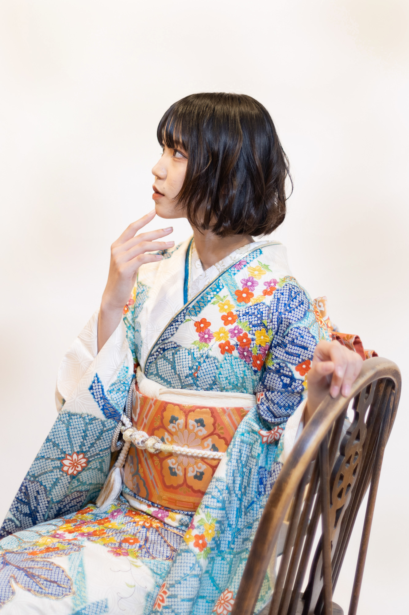 白地に水色の疋田菊