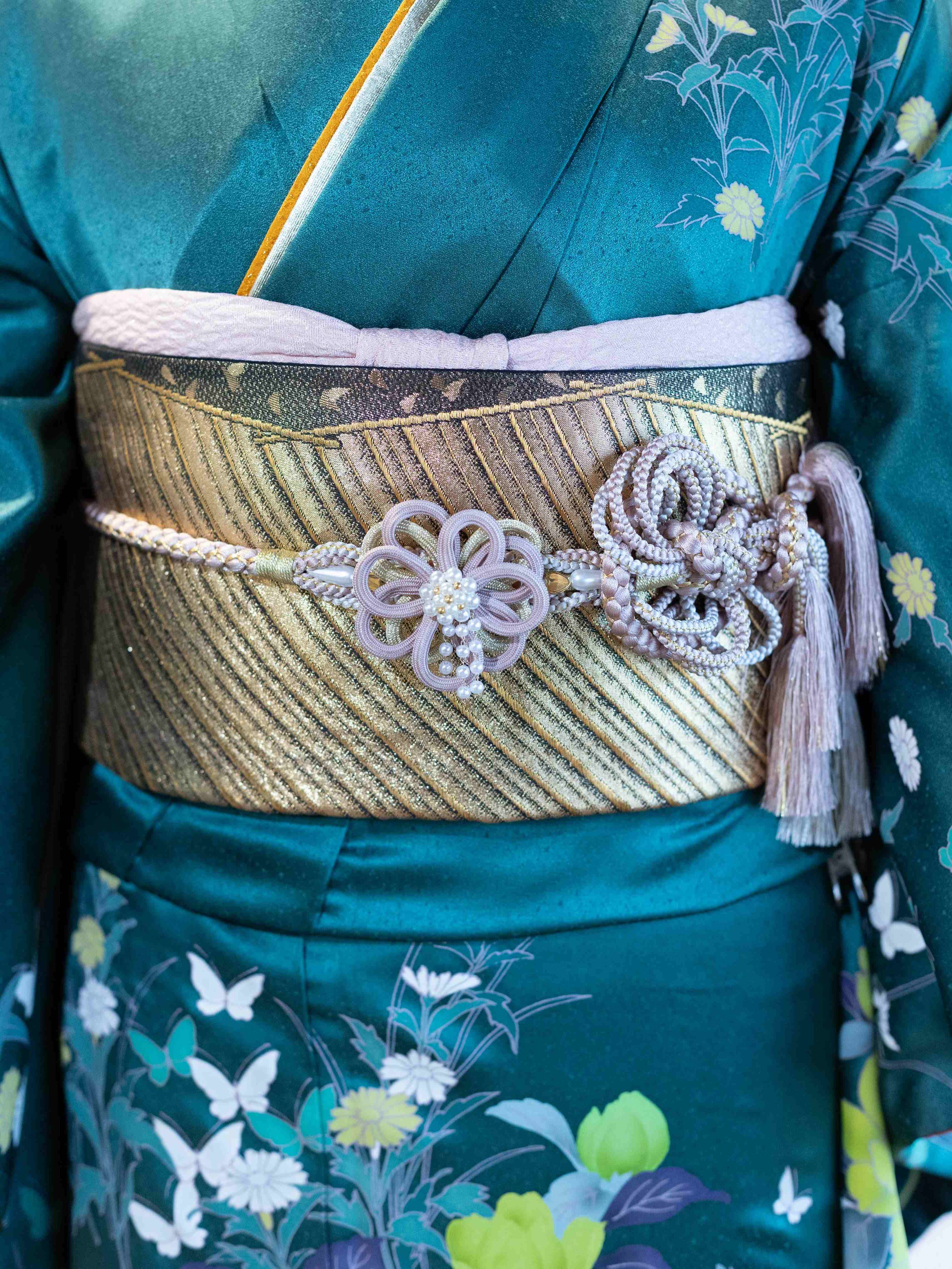 ま*い様 緑色 蝶と花 金彩 振袖 ポリエステル製 508z16〇仮絵羽 振袖 金彩 蝶々 桜 明るい緑〇美品 成人式 結婚