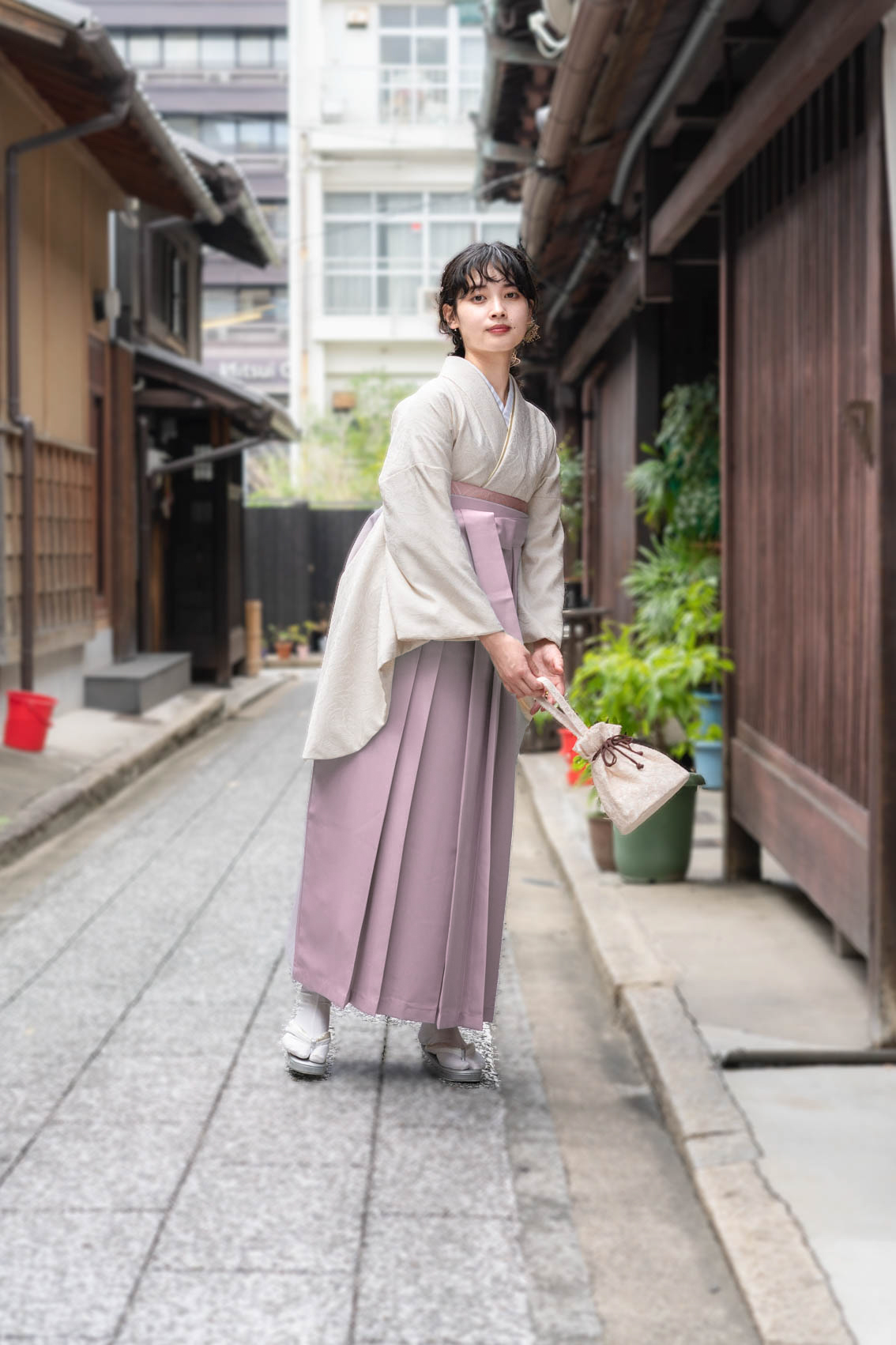 17.OB-DustyPink<br><font size ="1">※写真は組み合わせイメージです。レンタル内容は袴のみとなり、モデル着用の着物・帯・小物などは含まれません。</font>